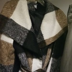 White/blk,brn quarter len coat with tie belt